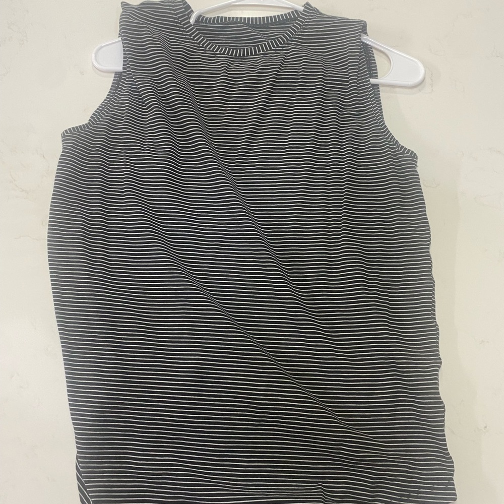 Lululemon muscle tank size 8